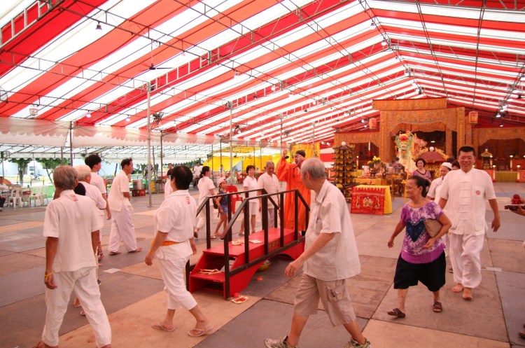The final ritual called Guo Ping An Qiao (过平安桥) which the Taoist priest will lead the devotees in crossing the bridge which bestow them with good health and longevity. The devotees first cross according to their zodiac sign, then everyone crosses the bridge together in the last round, with thirteen rounds in total.