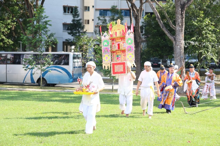 The Taoist priests and Zhong Tan Yuan Shuai leading members of the temples and devotees to the ritual of Song Tian Gong to send off the deities. The temple members and Zhong Tan Yuan Shuai will offer tea, then burn incense paper, banners, sugar cane and paper clothing.