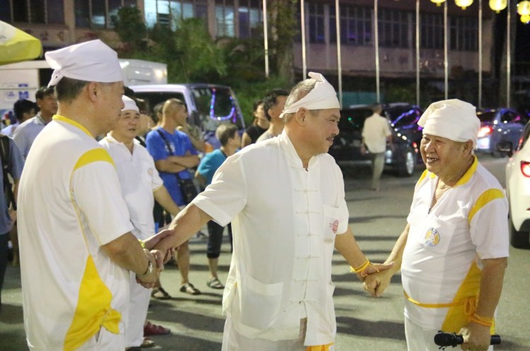 Shen Xian Gong’s visit to Feng San Gong (凤山宫) in Defu Lane. Such visits also reflect the deep friendships and ties between these temples.