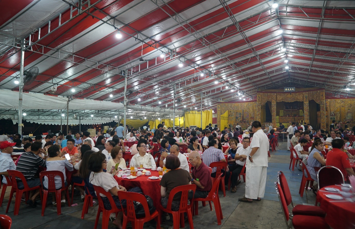 Family members and friends of devotees were invited to enjoy a sumptuous dinner together with the temple assistants.