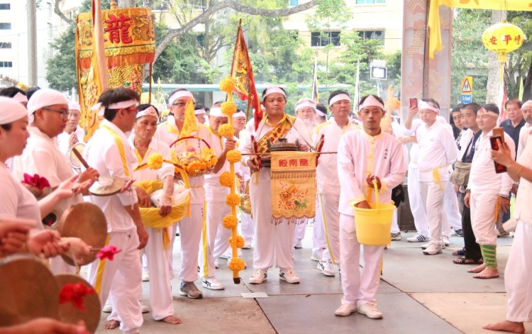 Visit from members of Long Nan Dian (龙南殿).